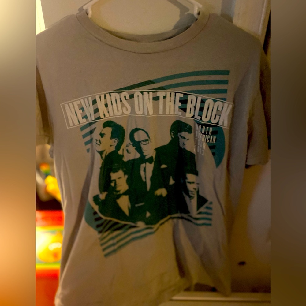 New Kids on the Block Tour 2013 Grey Short Sleeve Graphic T-Shirt Size Medium